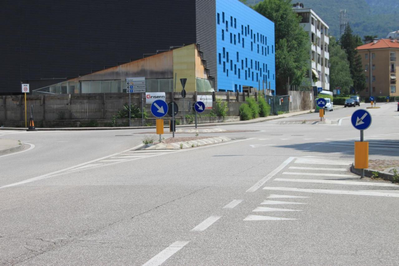 B&B Color Rovereto Rovereto  Luaran gambar